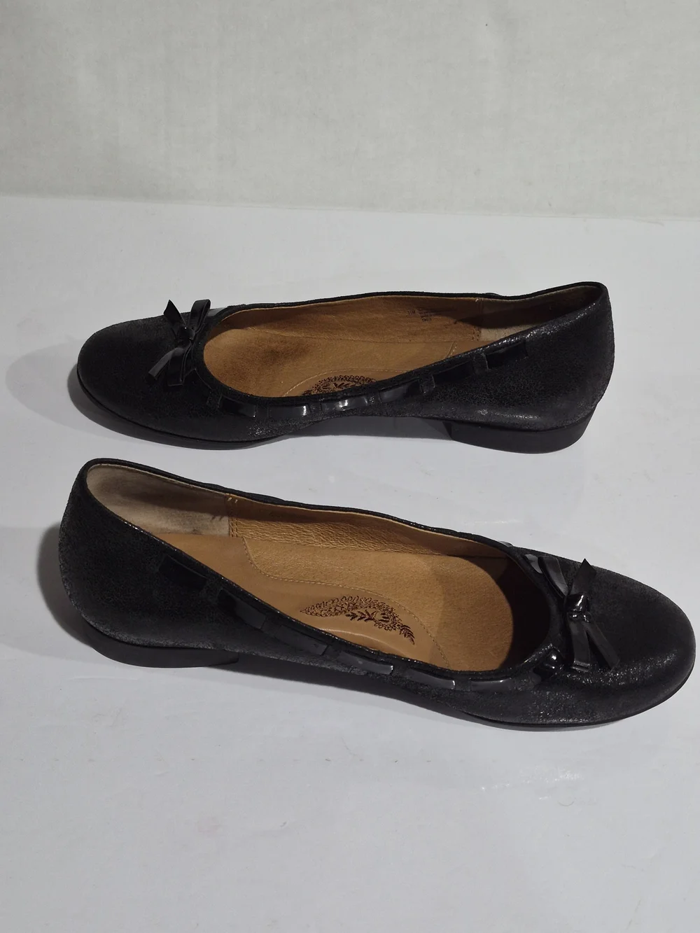 SOFFT Women's Black  Ballet Flats with Bow Design, Size 11M